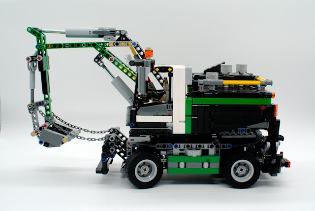 42138 alternate: Wheeled excavator